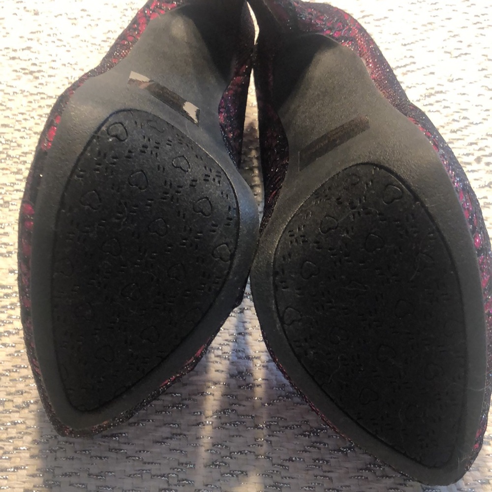 Shoes - Picture 5 of 5